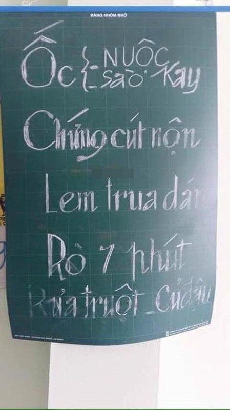 Cu dan mang cuoi lan lon voi loat bien quang cao sai chinh ta-Hinh-8