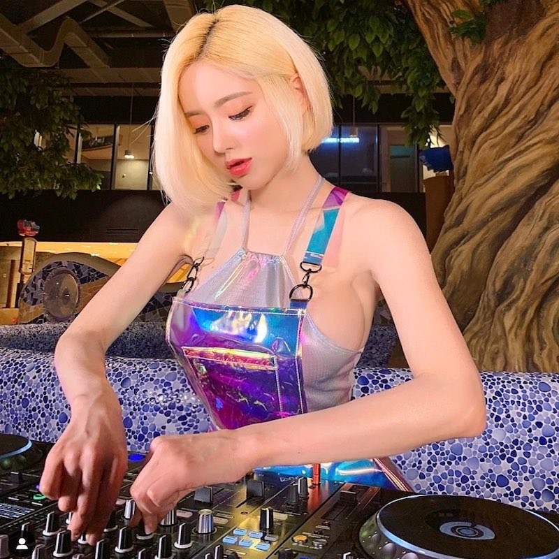 Hot girl DJ tung den Viet Nam mac kin van duoc khen het loi