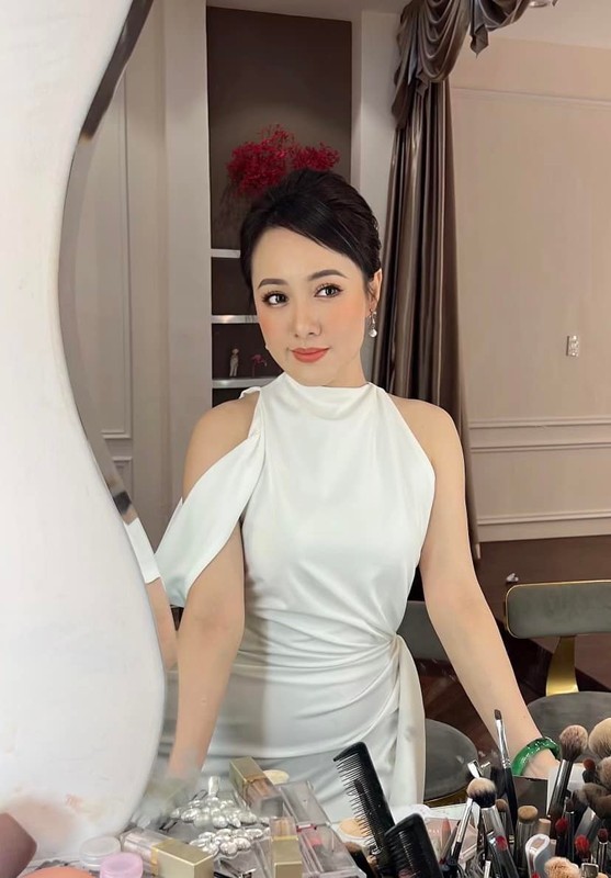 Roi song Thoi su 19h BTV Hoai Anh xinh dep nhu hack tuoi-Hinh-6