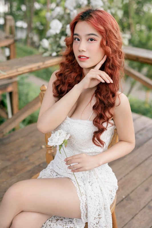 Khoe hinh xam dung cho, hot girl Linh Miu nhan loi khen-Hinh-10