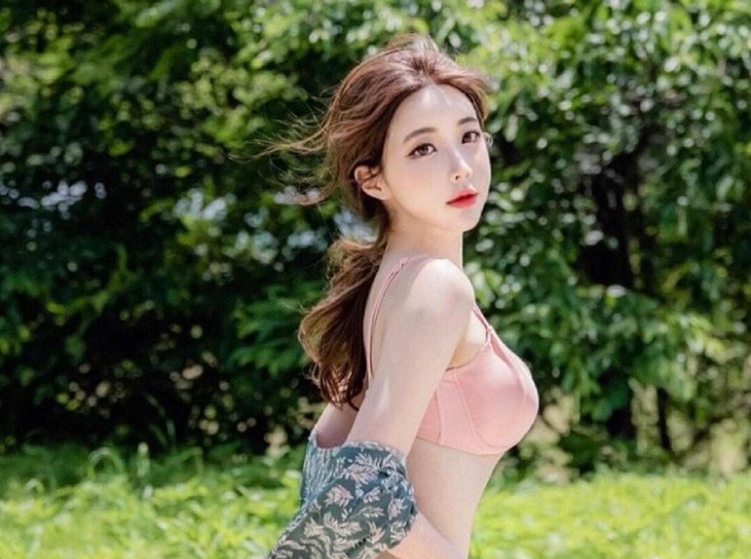 Hot girl xu Han mac quan jean khong giau noi duong cong-Hinh-12