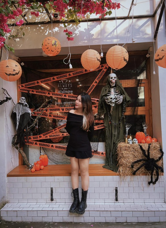 Quan cafe Ha Noi trang tri Halloween hut gioi tre check in-Hinh-2