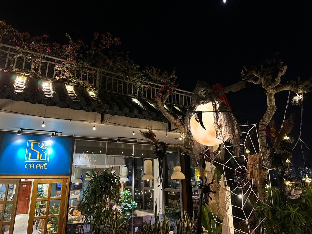 Quan cafe Ha Noi trang tri Halloween hut gioi tre check in-Hinh-9