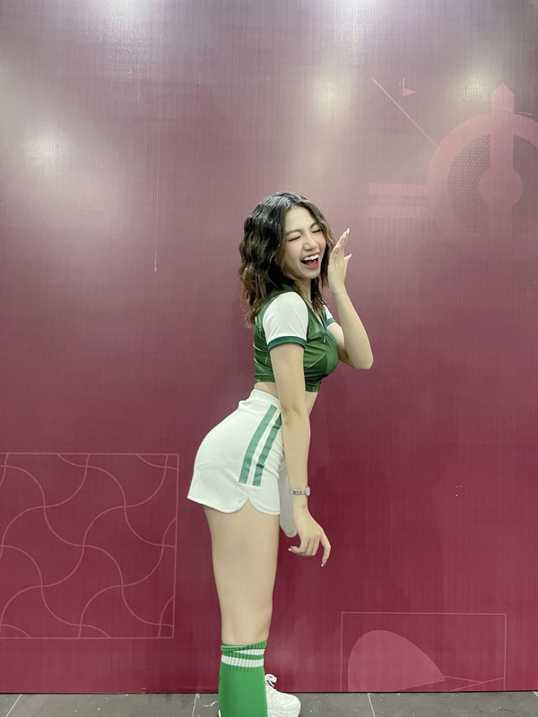 Hot girl dai dien Cameroon tai Nong cung World Cup 2022 la ai?-Hinh-2