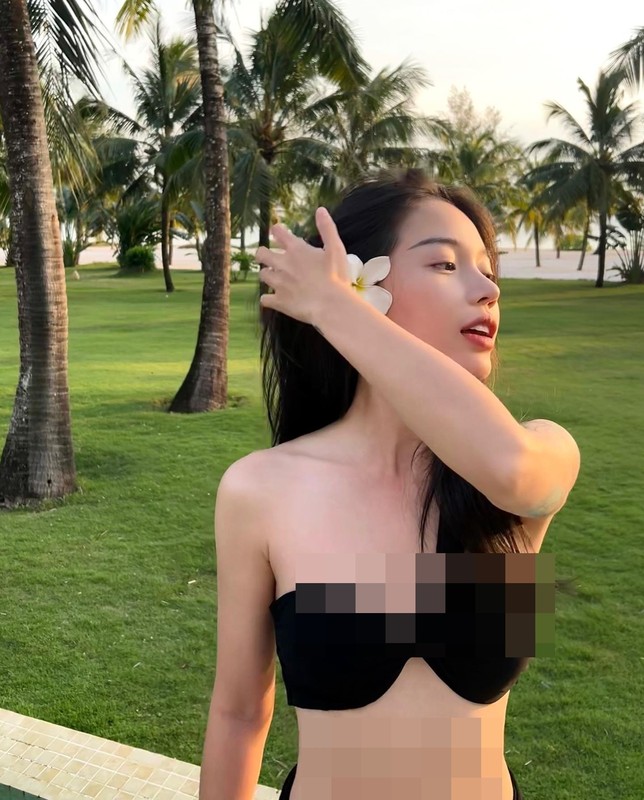 Linh Ngoc Dam dien bikini tao bao khien fan… sung sot-Hinh-2