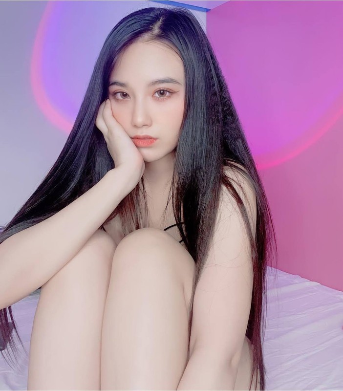 Hot girl Linh Miu lo diem nhay cam khi quay clip nhao lon