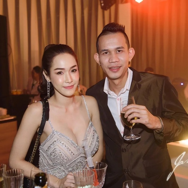 Ngam dan WAGs vo cung nong bong cua Thai Lan-Hinh-4