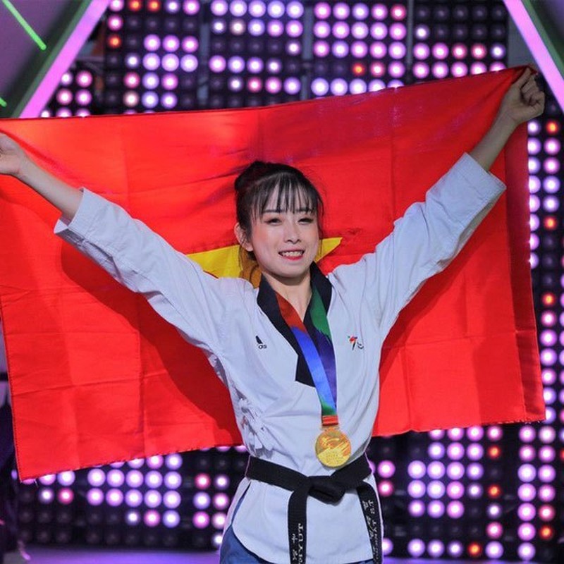 “Hot girl taekwondo” khoe bung 6 mui ben bo bien gay sot MXH-Hinh-2