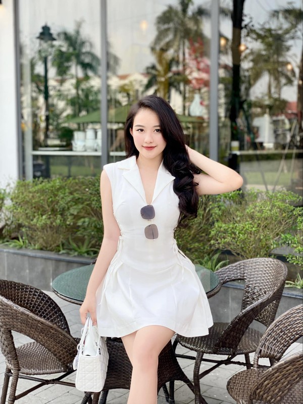 Hot girl nguoi Hue dang dep nhu tuong cam thach, netizen me tit-Hinh-3