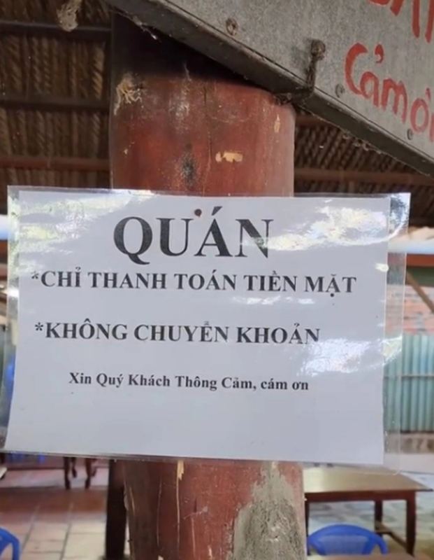 Quan an treo nhieu bien bao quy dinh, netizen nhin ap luc-Hinh-7