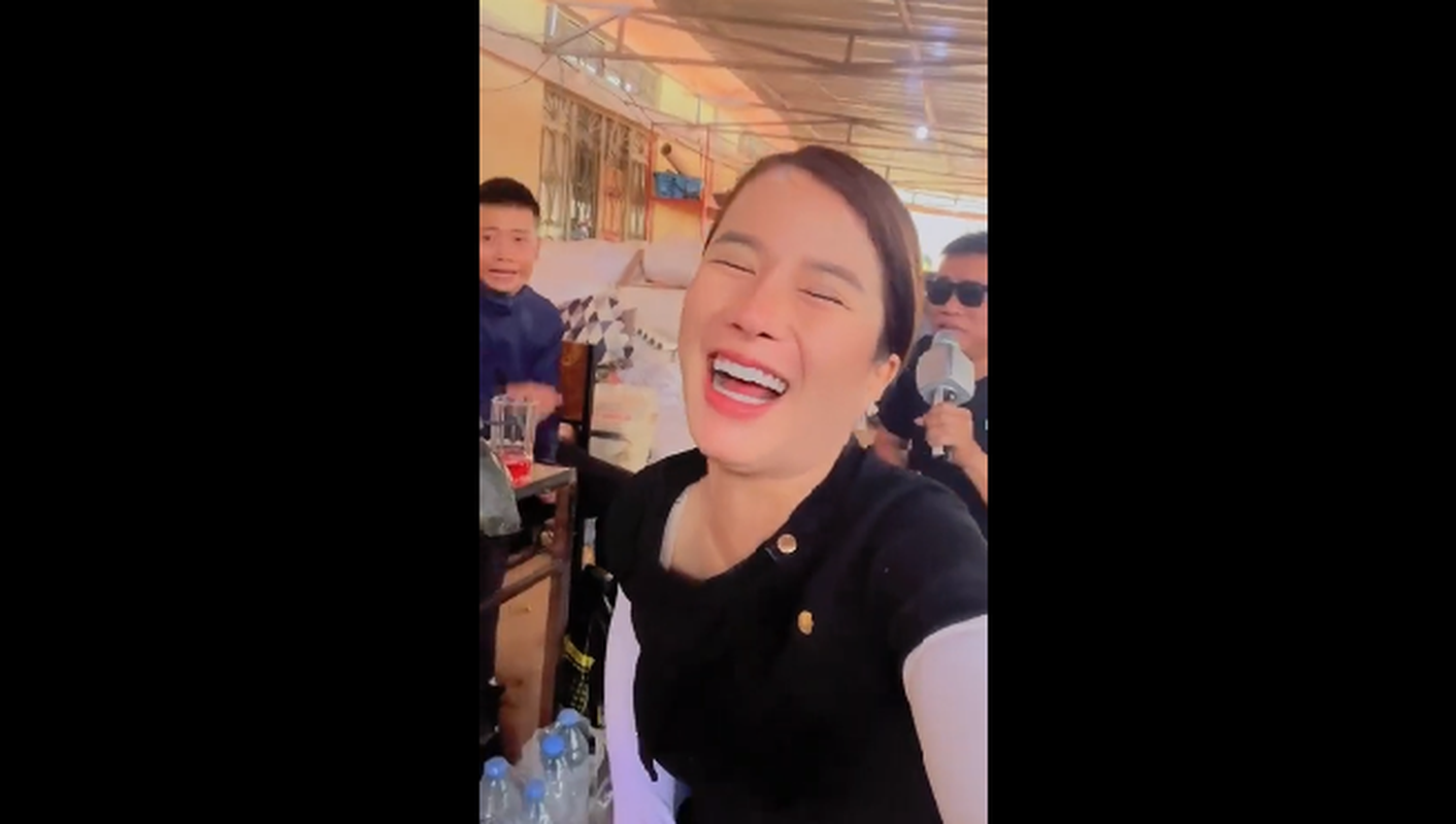 Quang Linh Vlog tung “meo mat” vi do “song ao” cua Ba Nhan-Hinh-8