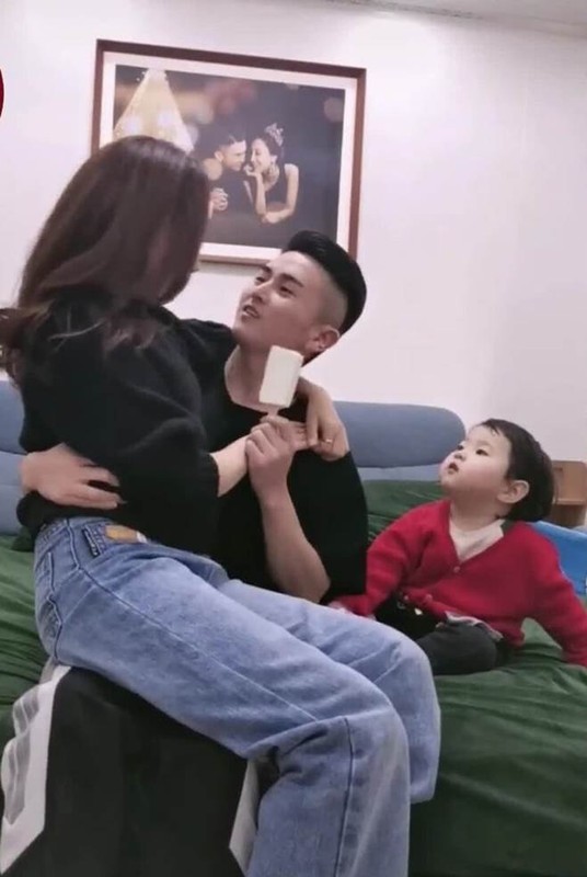 Hai huoc khi con cai bi ra ria vi bo me qua tinh cam-Hinh-5