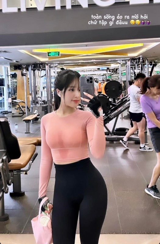 Khoe dang trong phong gym, hot girl rang khenh bi soi “lam mau“-Hinh-5