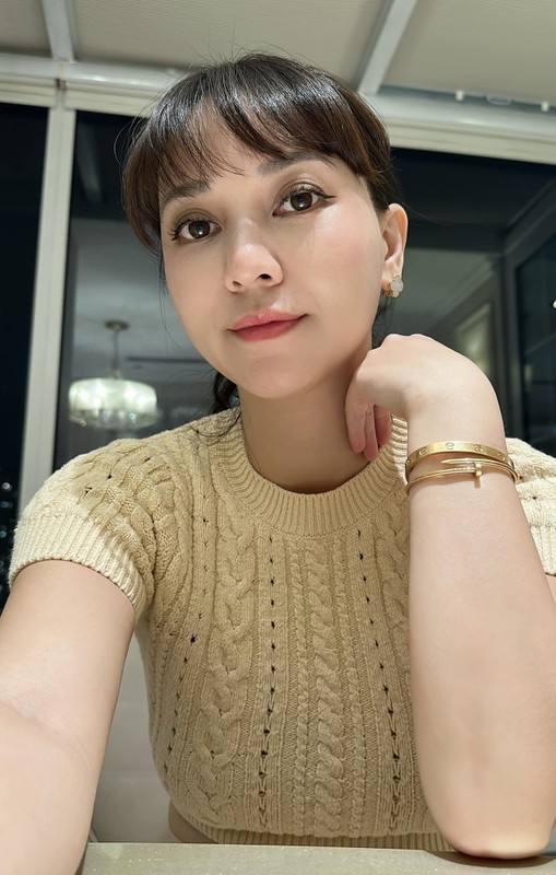 Beauty blogger noi tieng ung xu kheo voi me chong la ai?-Hinh-4