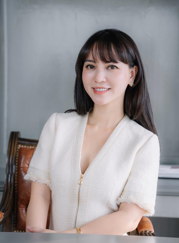 Beauty blogger noi tieng ung xu kheo voi me chong la ai?