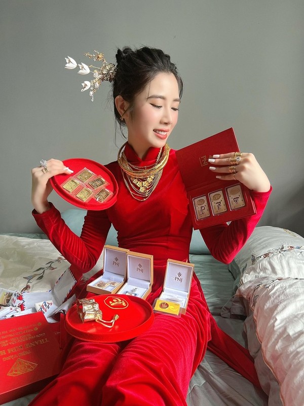 Lay chong “ganh nang”, co dau Dong Nai deo 11 cay vang ngay cuoi-Hinh-5