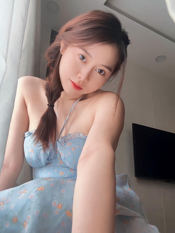 “Chi Google” Viet Phuong Thoa tam suoi, dien bikini lo dang chuan