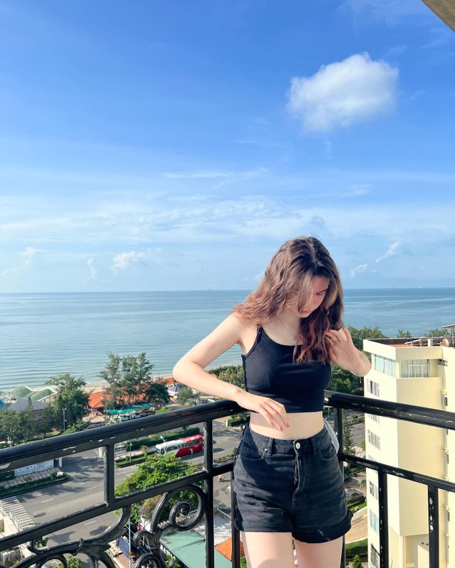 Em gai Dang Van Lam dien ao khoe dang, netizen khuyen thi hoa hau-Hinh-11