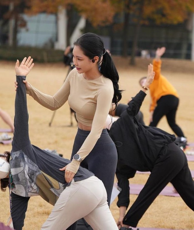 Hot girl day yoga xu Han khoe than hinh dep kho cuong-Hinh-2