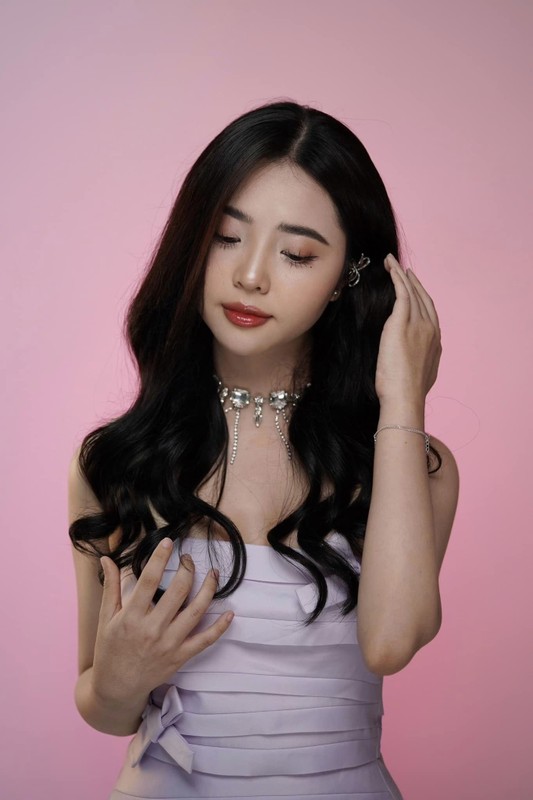 Nu TikTok Viet trieu follow khoe nhan sac ngay cang thang hang-Hinh-2