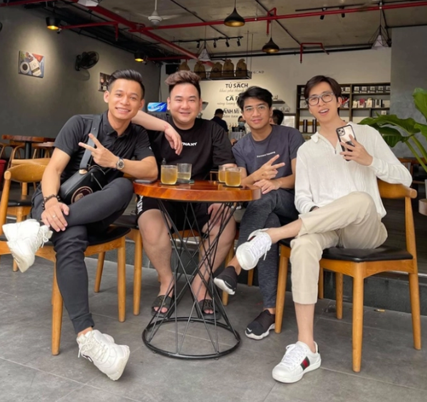 Hoi “tu hoang streamer” noi dinh dam gio co cuoc song ra sao?