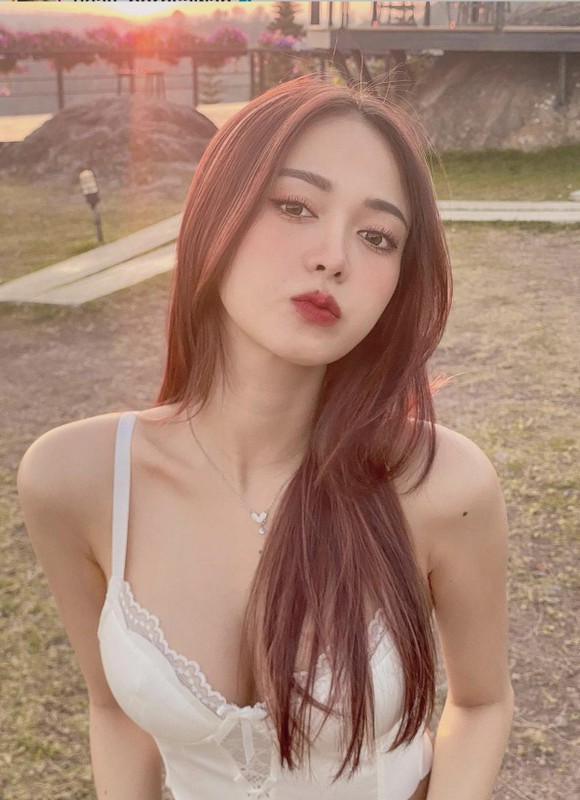 Hot girl Thai Lan so huu nu cuoi “nhin la me” hut hon fan-Hinh-2