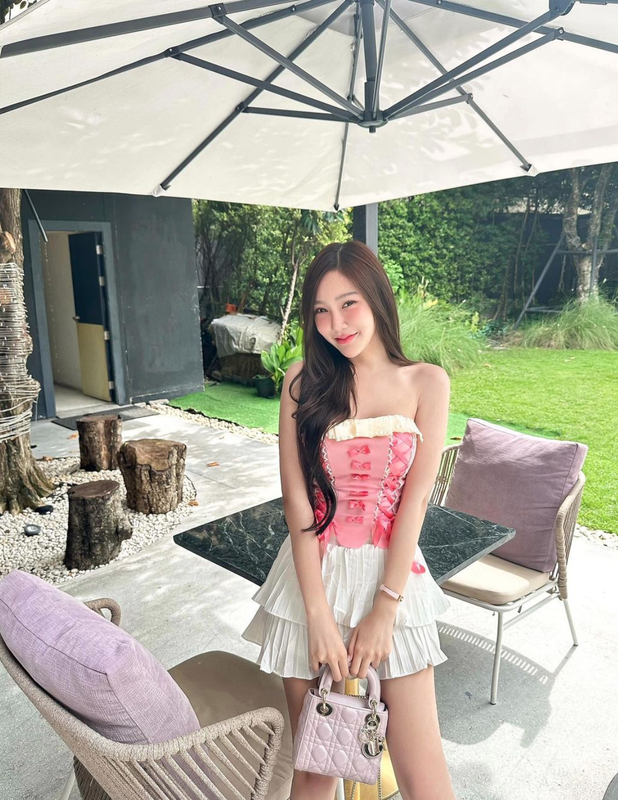 Hot girl Thai Lan guong mat hoc sinh nhung body phu huynh-Hinh-4