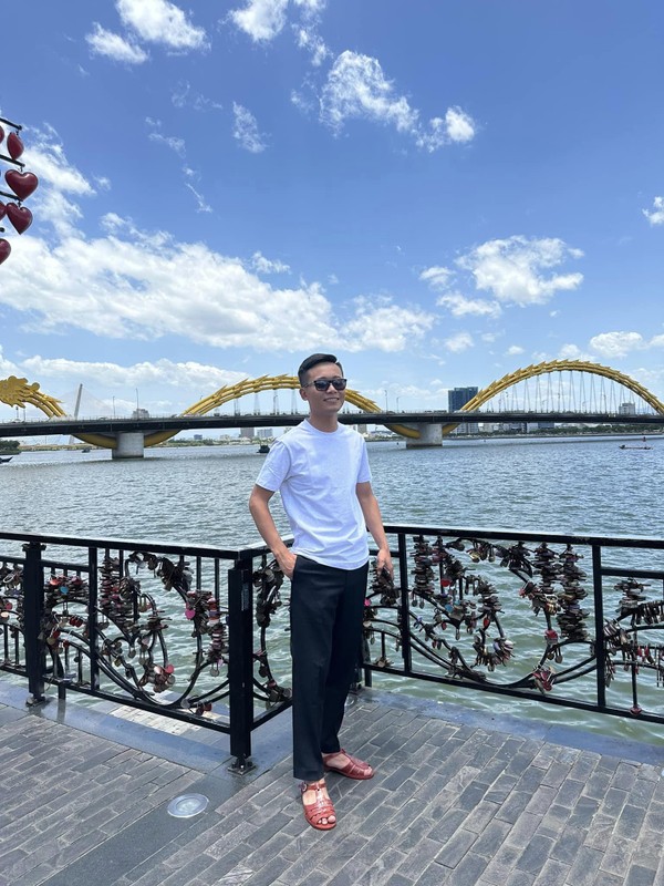 Quang Linh Vlog chot biet thu, netizen don doan tai san tuoi 26-Hinh-3
