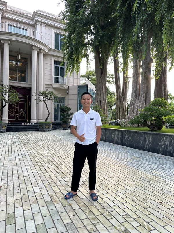 Quang Linh Vlog chot biet thu, netizen don doan tai san tuoi 26