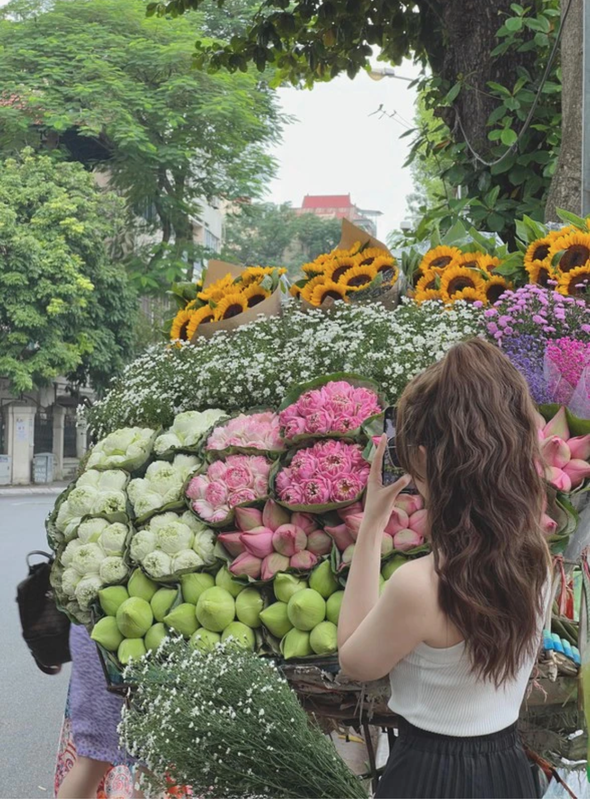 Mua hoa chup anh trend thu Ha Noi va kiep nan khong ngo toi