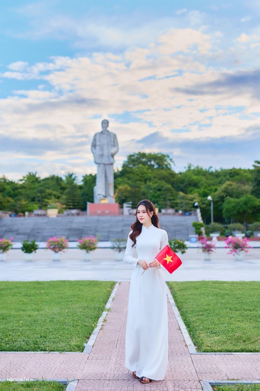 Nu MC dai Nghe An dien ao dai trang mung ngay Quoc khanh 2/9-Hinh-4