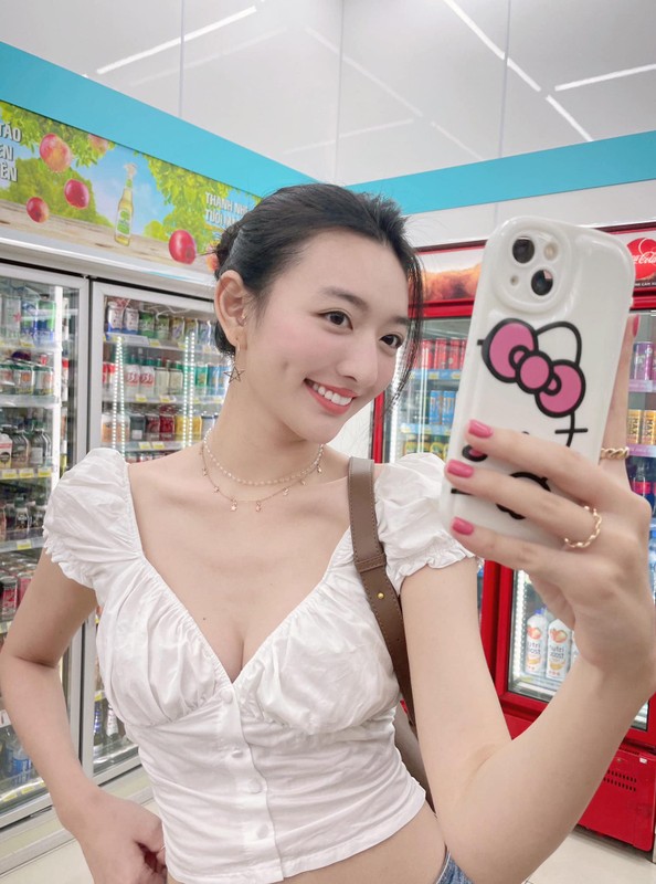 Gai xinh Viet lai 3 dong mau dien ao dai trang khoe duong cong-Hinh-6