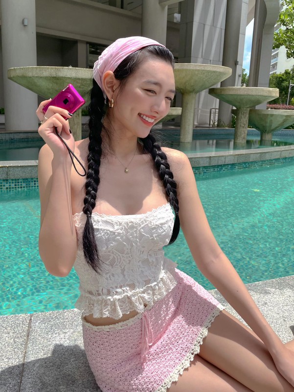 Gai xinh Viet lai 3 dong mau dien ao dai trang khoe duong cong-Hinh-9