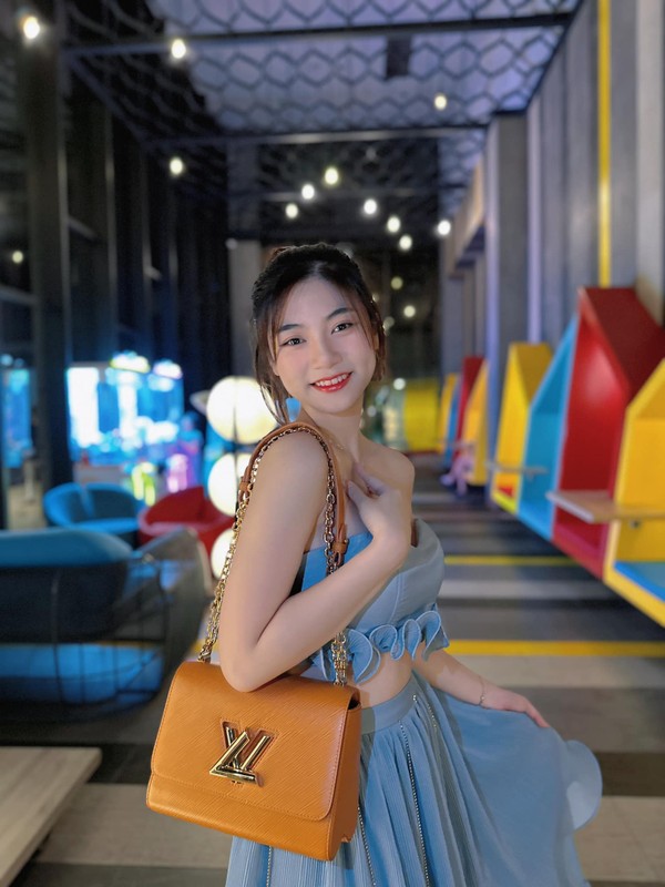 Nhan sac thang hang cua hot girl noi tieng khi vao vai “chi Hang“-Hinh-5