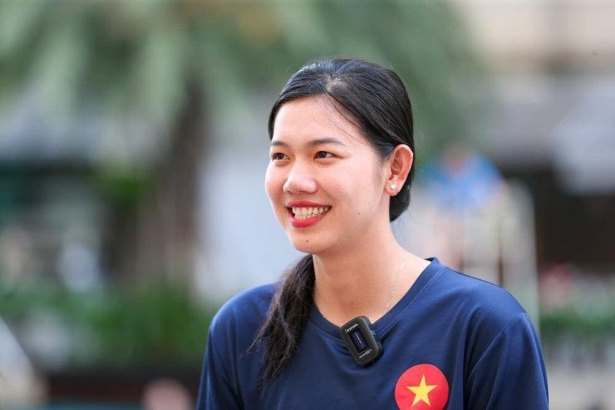 Chup cung Hoa hau, Anh Vien duoc netizen khen xinh khong ngot-Hinh-4