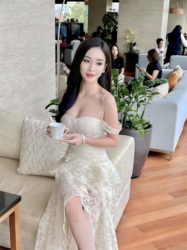 Hai hot girl ban cung so huu nhan sac qua doi quyen ru-Hinh-4