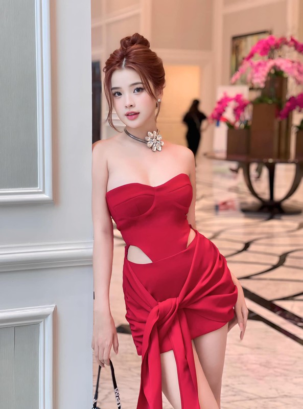 Hot girl Nong cung World Cup 2022 nhan sac thang hang hang ra sao?-Hinh-9