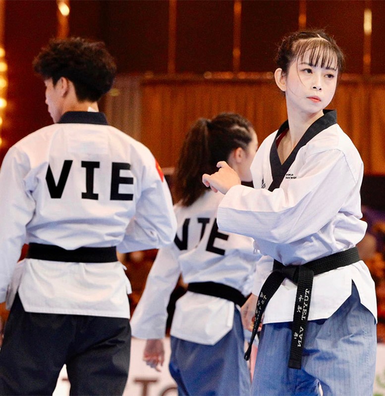 “Hot girl Taekwondo” Chau Tuyet Van dien bikini, khoe body “het nuoc cham“-Hinh-5