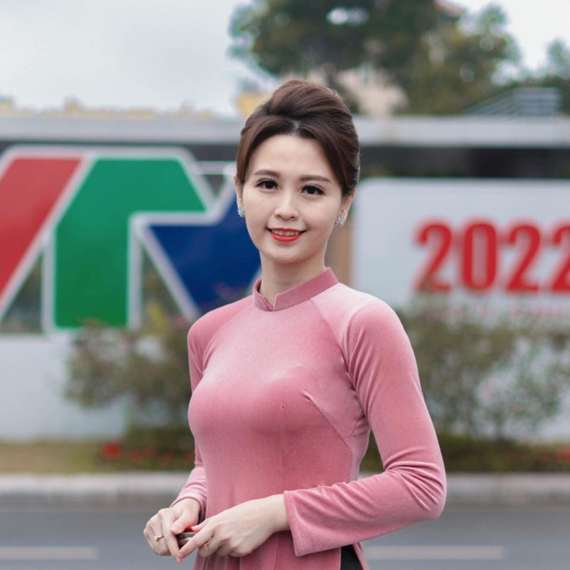 Dan MC thoi tiet VTV xinh dep, sang chanh noi tieng tren MXH-Hinh-9