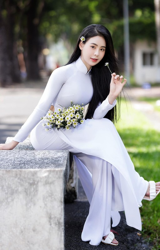 Dien ao dai do, nu gymer Phan Thiet khoe duong cong tuyet my-Hinh-10