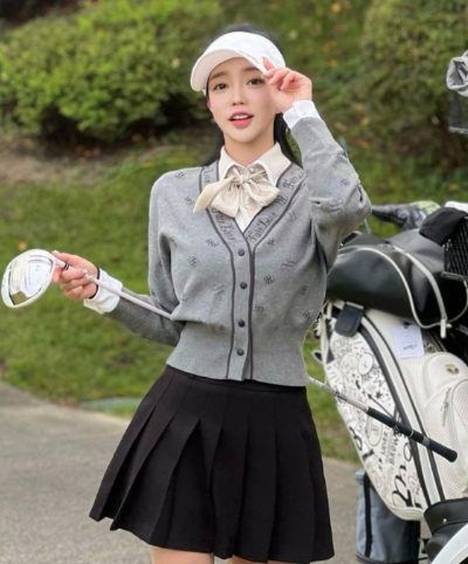 View - 	Nữ thần 9X ăn mặc ra sân golf được chị em học hỏi
