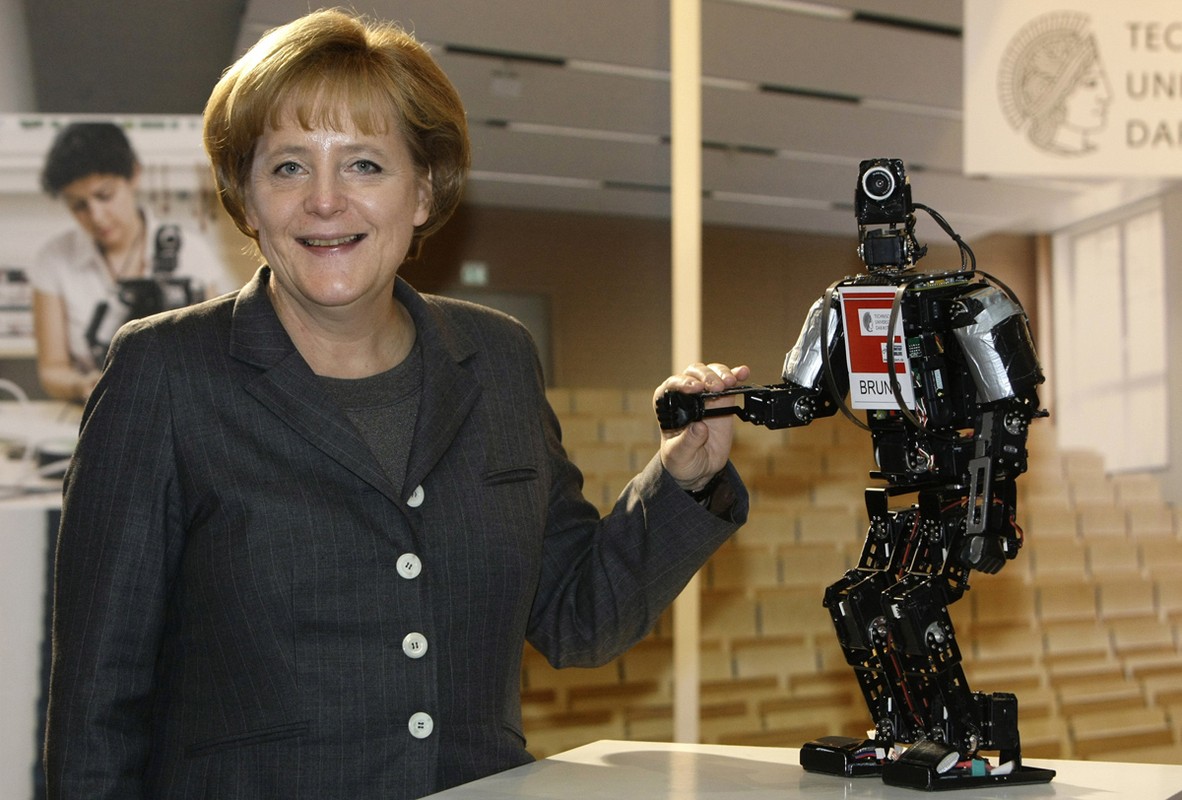 Chum anh Thu tuong Duc Merkel thich choi robot-Hinh-11