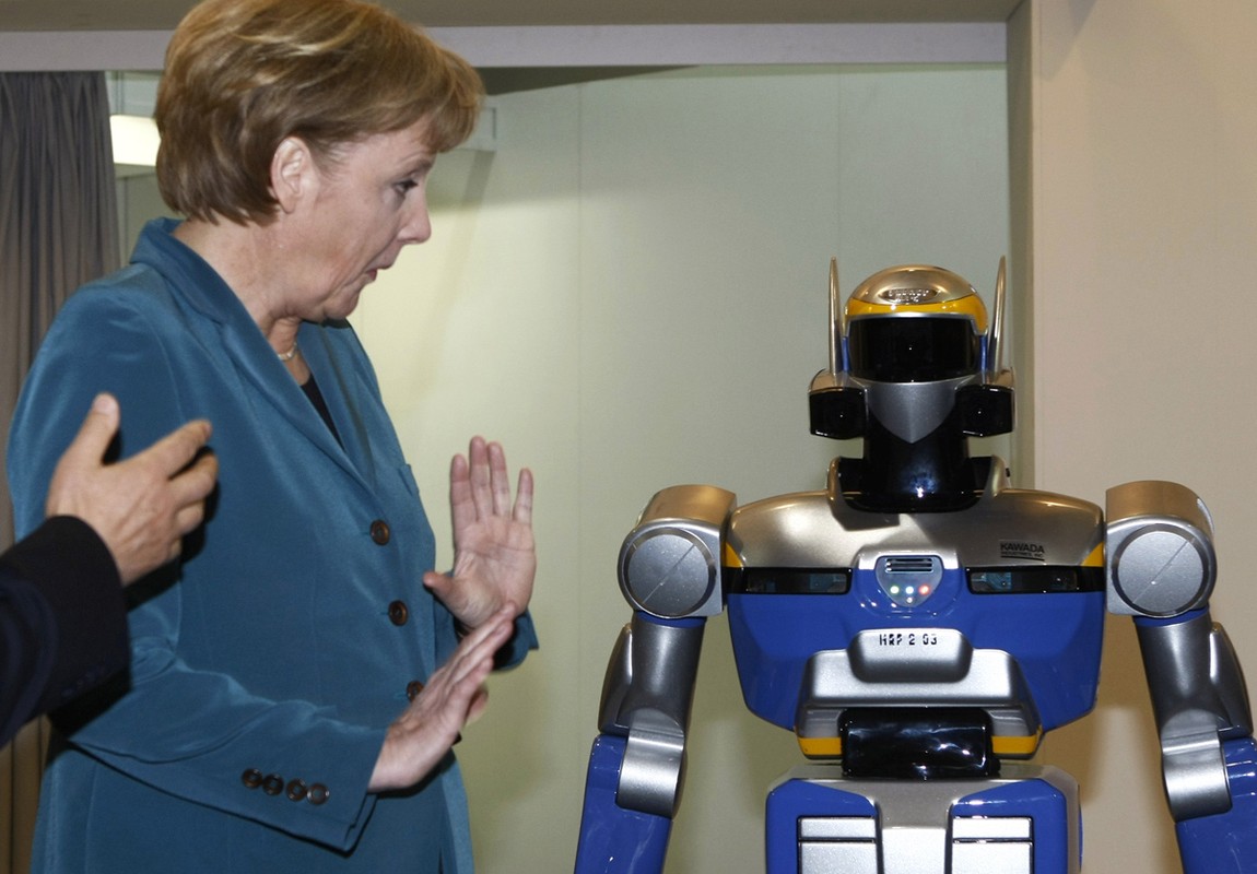 Chum anh Thu tuong Duc Merkel thich choi robot-Hinh-2