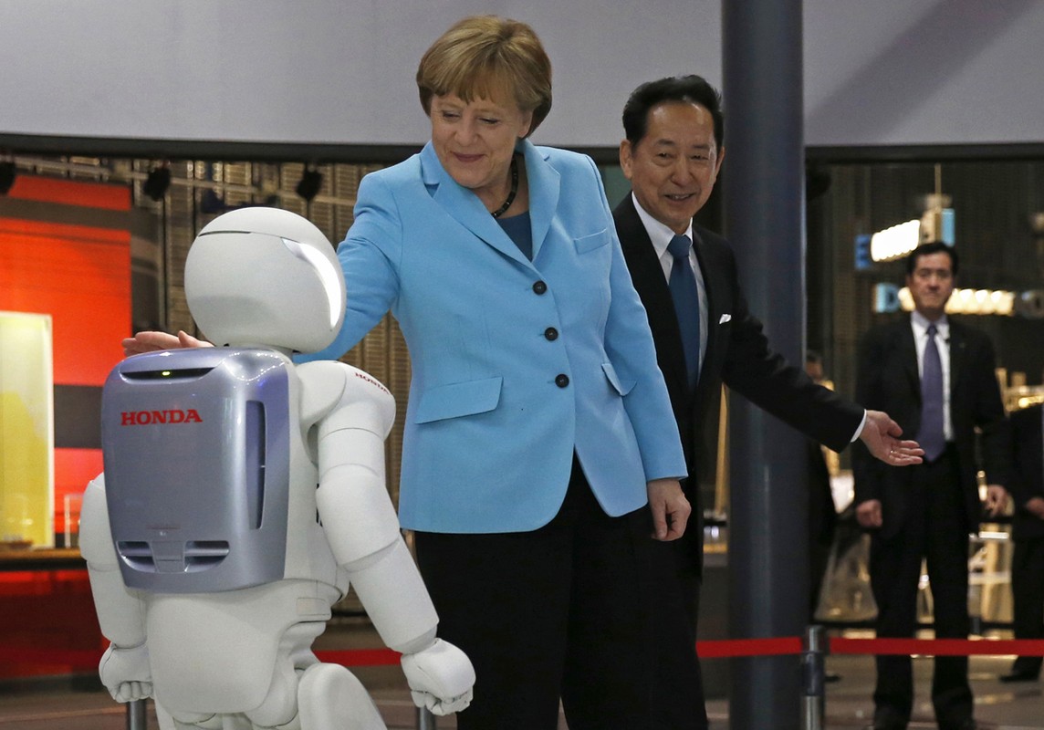 Chum anh Thu tuong Duc Merkel thich choi robot-Hinh-7