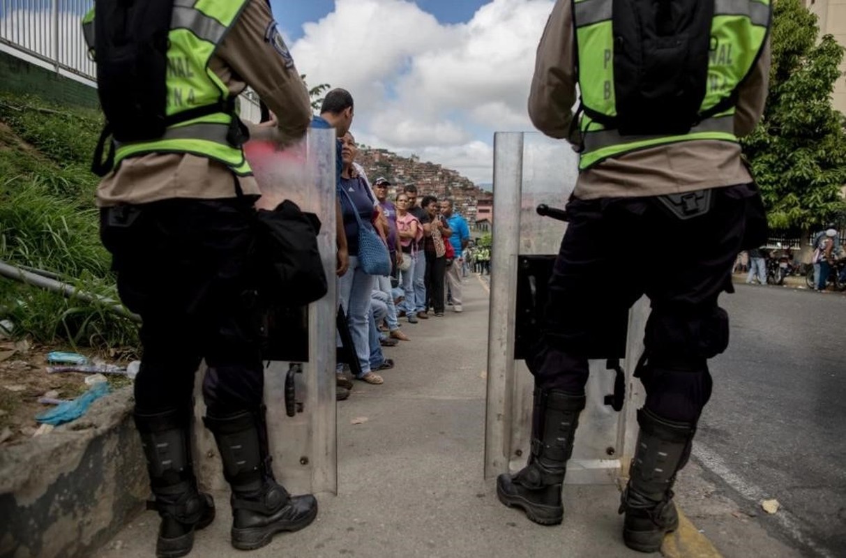 Nguoi Venezuela an xoai, khoai lang tru bua giua khung hoang-Hinh-14