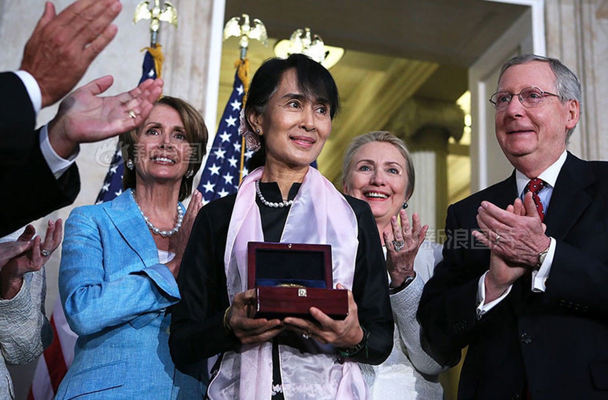 Cuoc doi ba Aung San Suu Kyi qua anh-Hinh-13