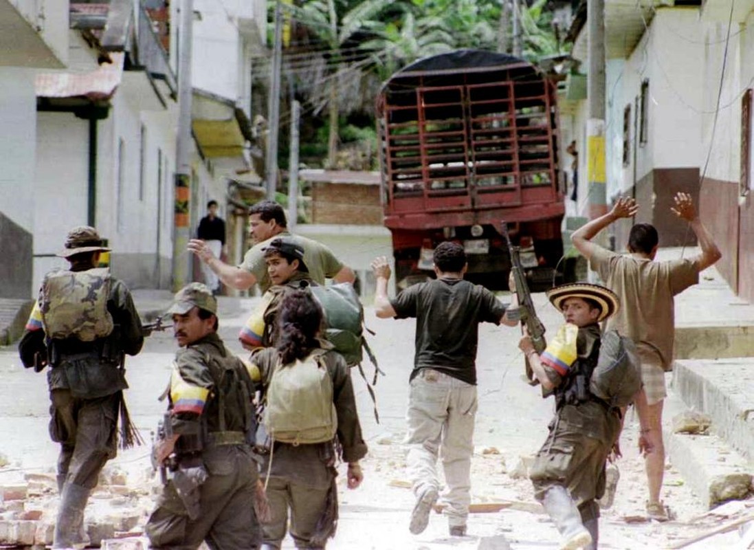 Chum anh ve cuoc noi day cua FARC o Colombia-Hinh-5