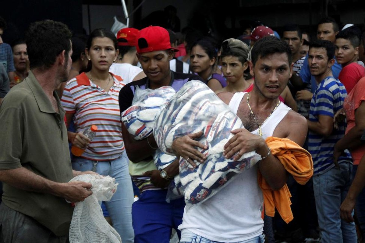 Can tien mat, nguoi dan Venezuela cuop pha sieu thi-Hinh-14