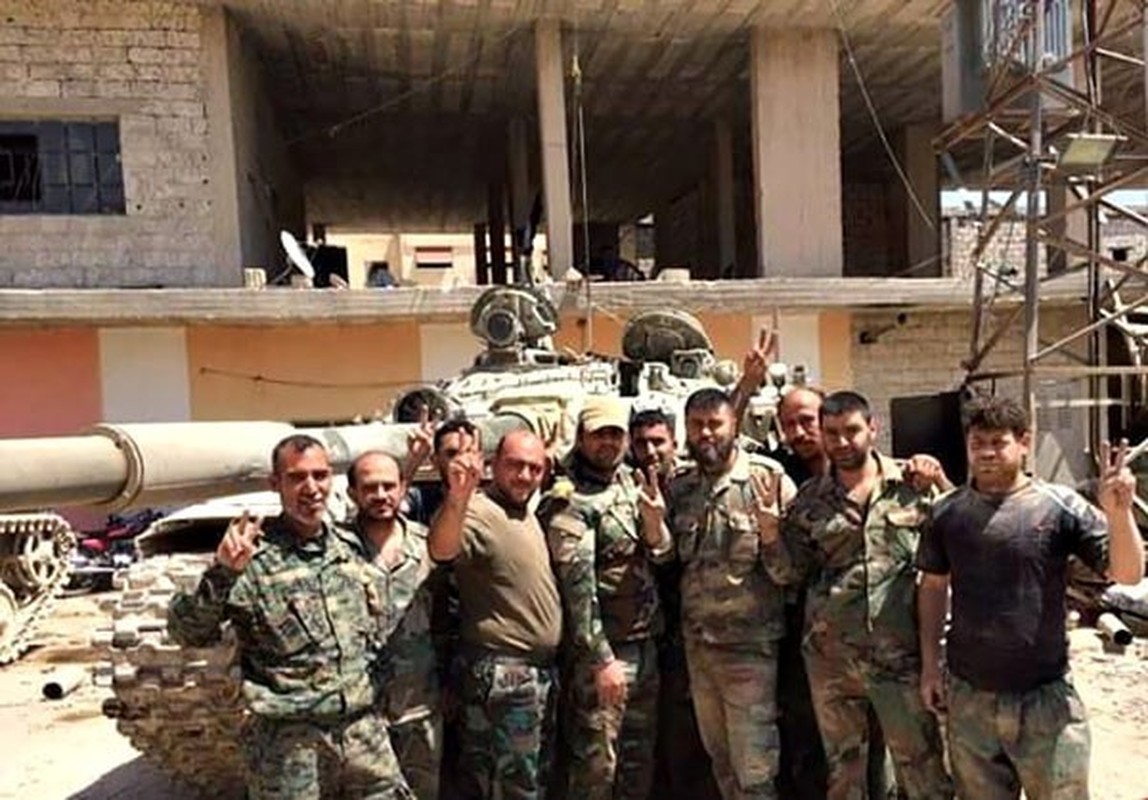 Anh: Quan doi Syria gianh lai quan al-Qaboun, khung bo rut lui-Hinh-3