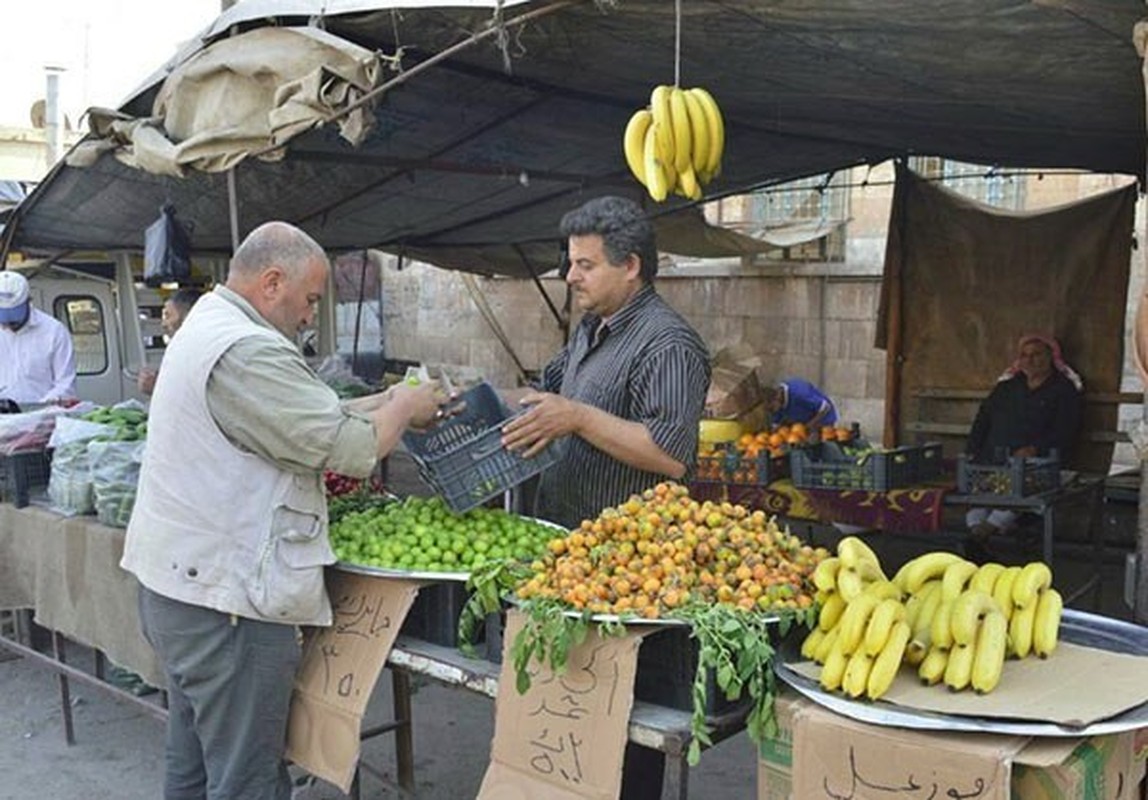 Dan Syria dua nhau mua sam chuan bi cho thang le Ramadan-Hinh-8